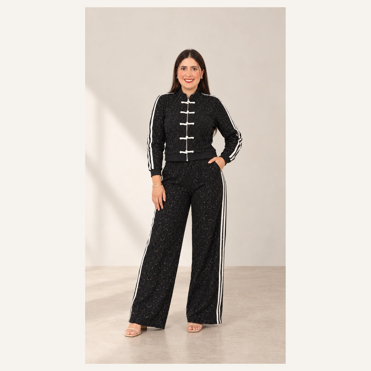 Conjunto Deportivo de Encaje con Rayas – Negro