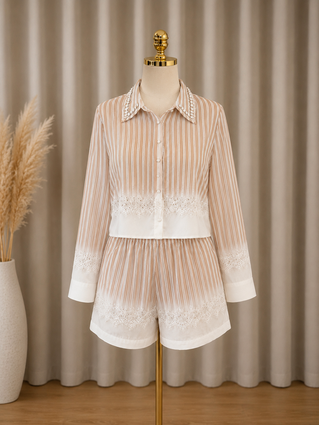 Ivonny Set – Elegant Beige Lace Two-Piece Shorts Set