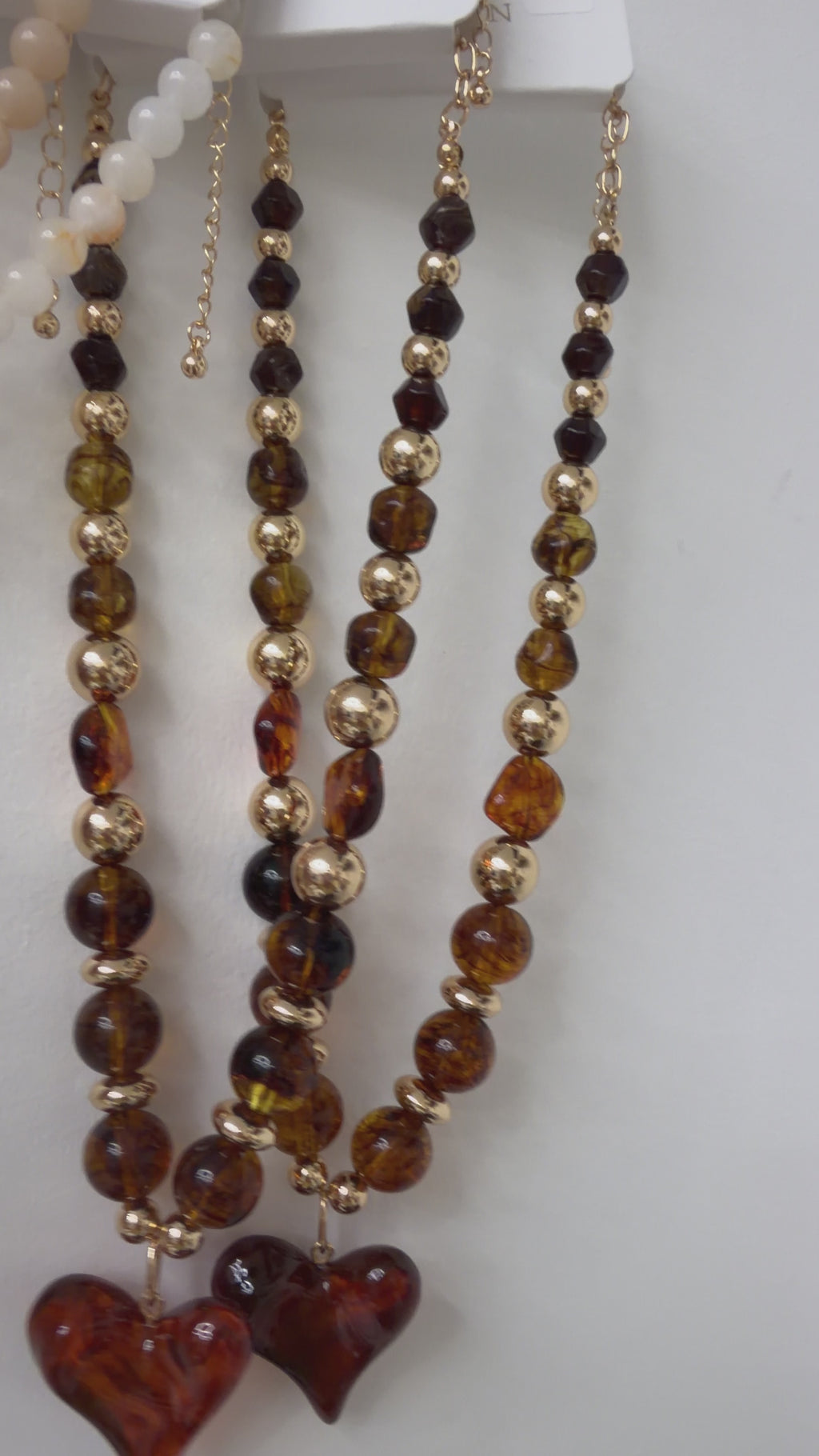 Corazón de Miel – Brown Beaded Heart Pendant Necklace