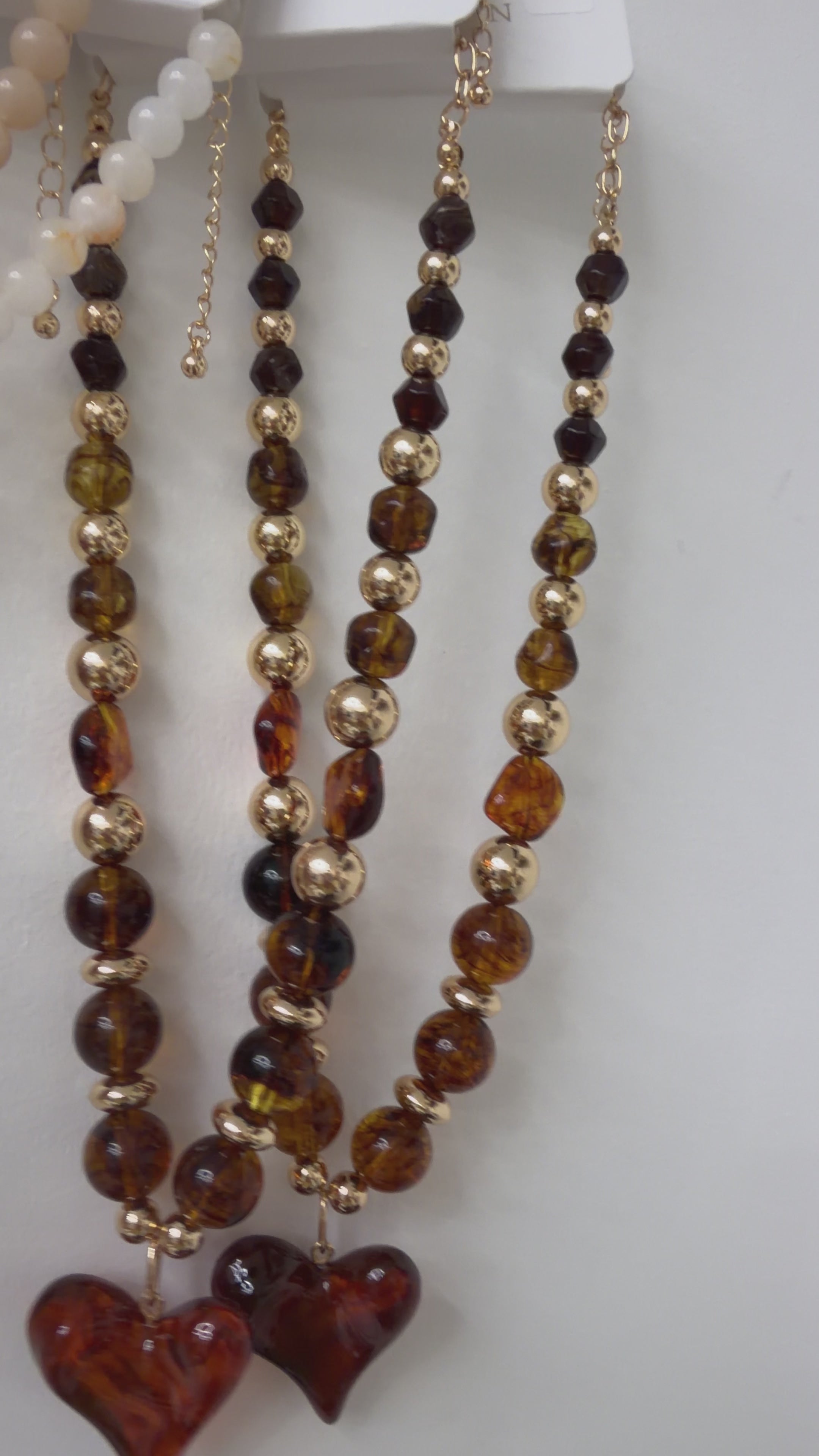 Corazón de Miel – Brown Beaded Heart Pendant Necklace