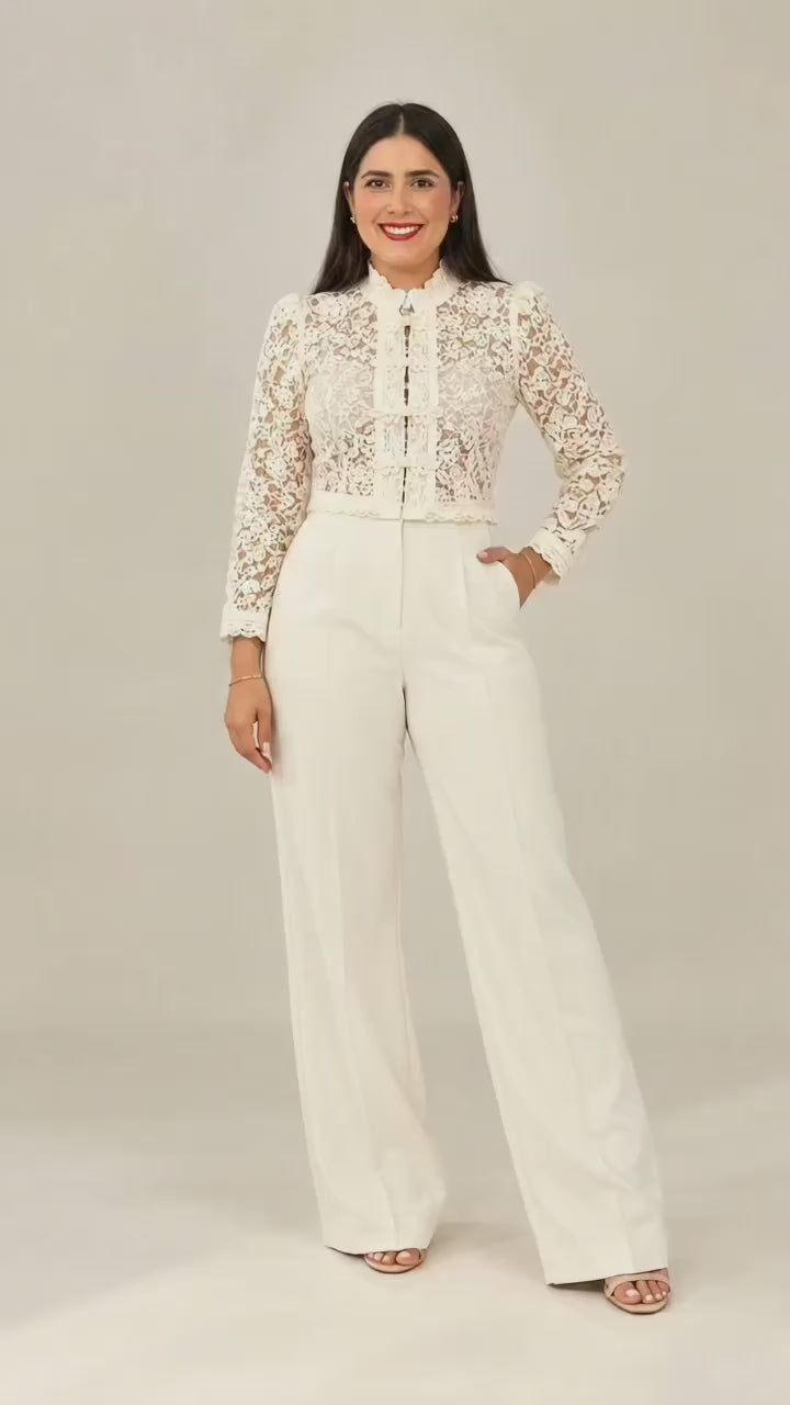 Blusa Napoleón de Encaje Crema con Detalles Florales